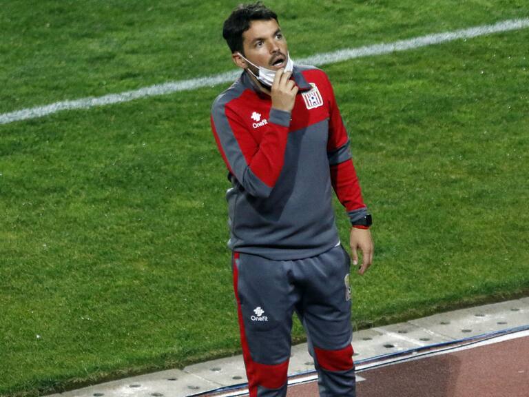 Curicó Unido se quedó sin entrenador tras sorpresiva salida de Nicolás Larcamón