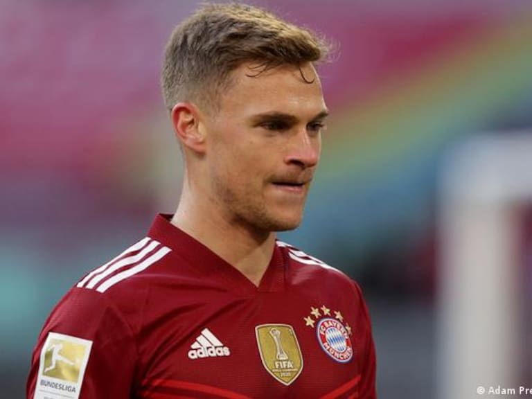Bayern Múnich comunicó que el «antivacunas» Joshua Kimmich se contagió de covid-19