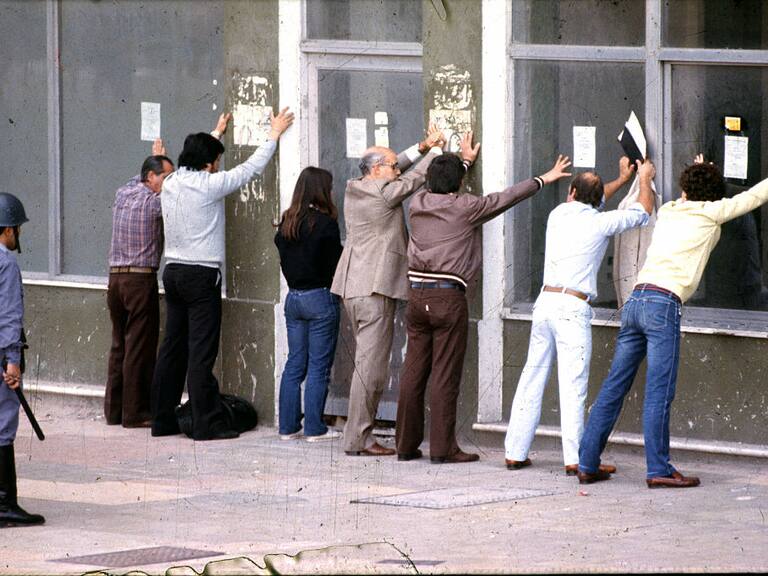 Agentes de la dictadura argentina detienen a opositores en Buenos Aires