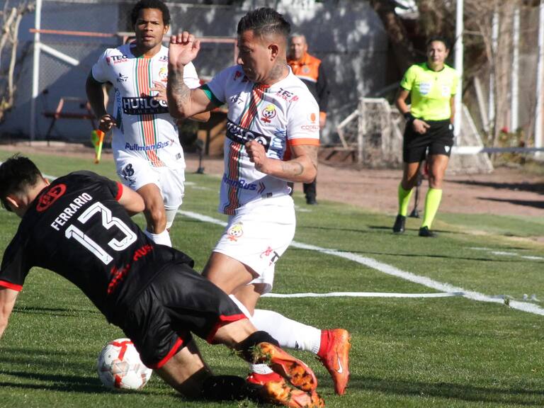 Unión La Calera venció sin problemas a Cobresal en un partido que se vio interrumpido sobre el final