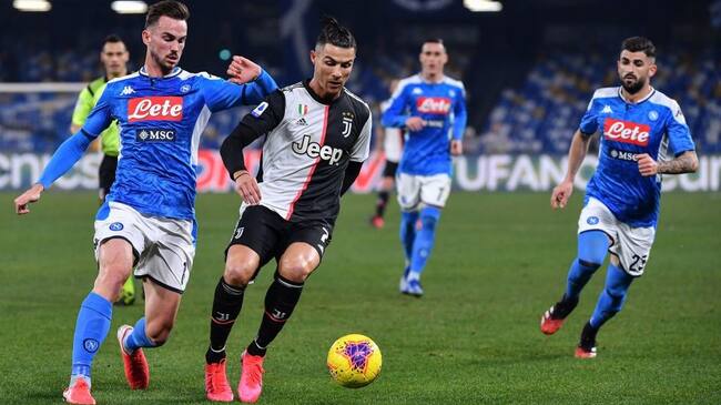Juventus' Portuguese forward Cristiano Ronaldo (2ndL) outruns Napoli's Spanish defender Fabian Ruiz (L) during the Italian Serie A football match Napoli vs Juventus on January 26, 2020 at the San Paolo stadium in Naples. (Photo by Alberto PIZZOLI / AFP) (Photo by ALBERTO PIZZOLI/AFP via Getty Images)