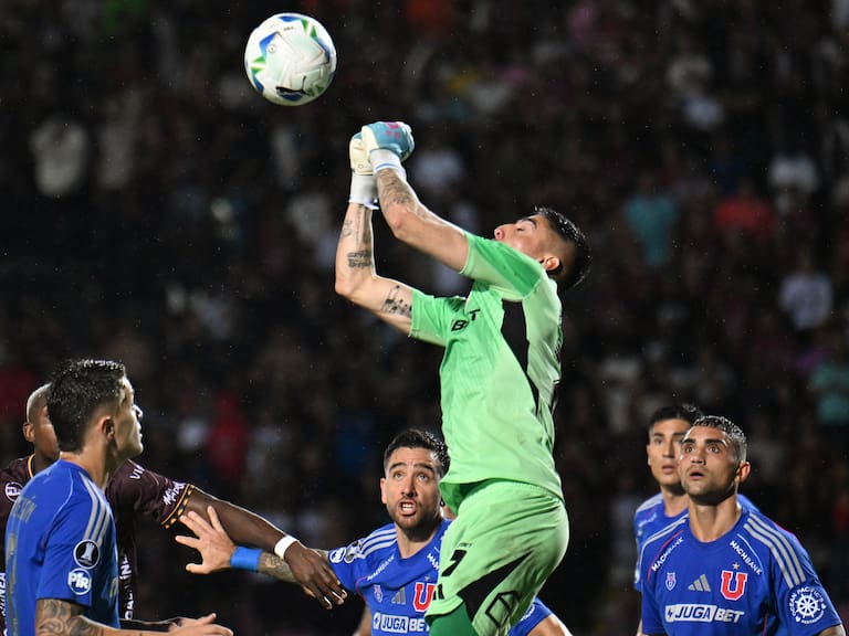 La arriesgada maniobra de Gabriel Castellón para mantener a la U en partido contra Carabobo