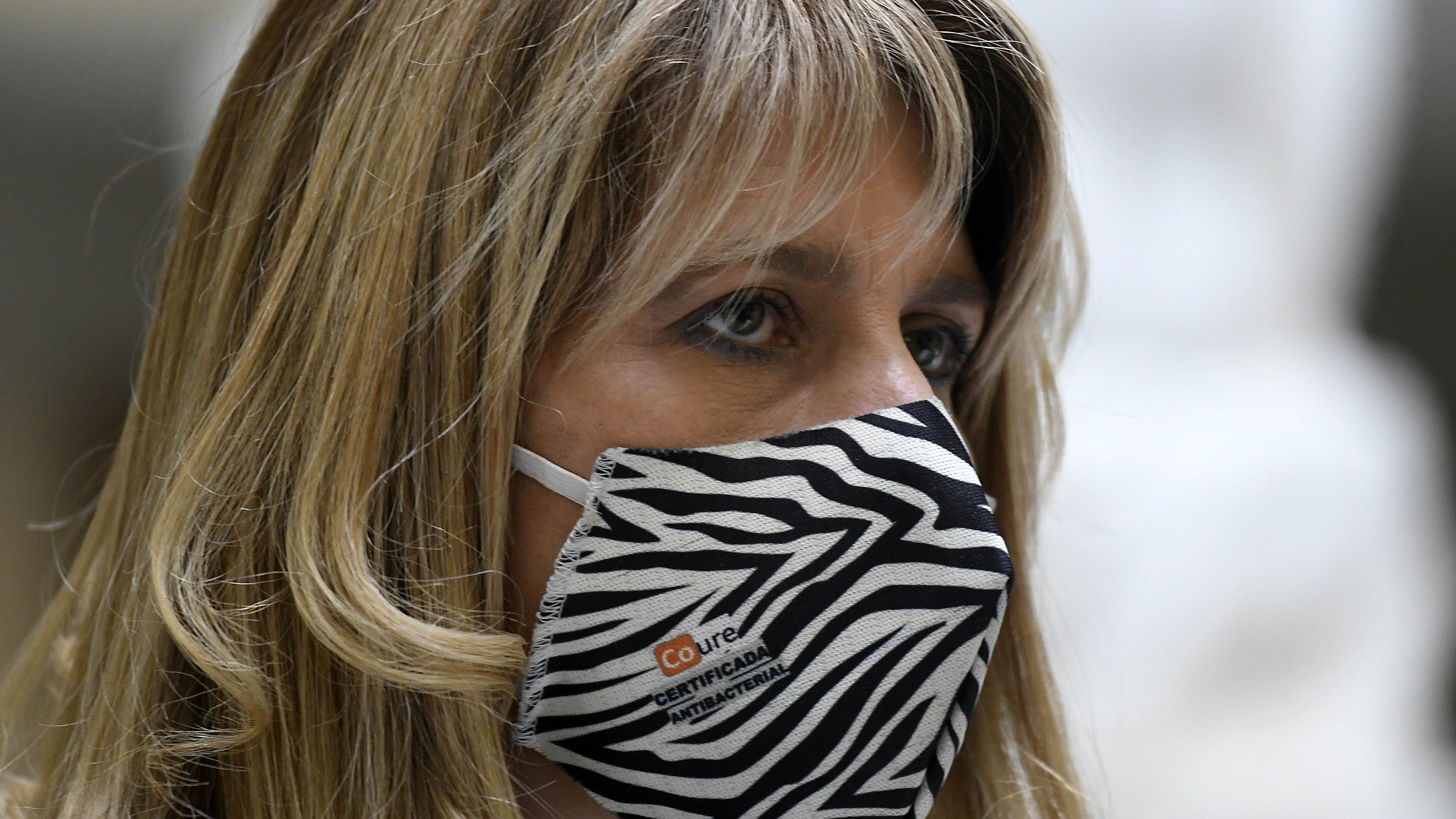 13 de Abril 2021/ VALPARAISOSenadira Ximena Rincon con mascarilla en los pasillos de la cámara de diputados y diputadas .
FOTO: PABLO OVALLE ISASMENDI/AGENCIA UNO