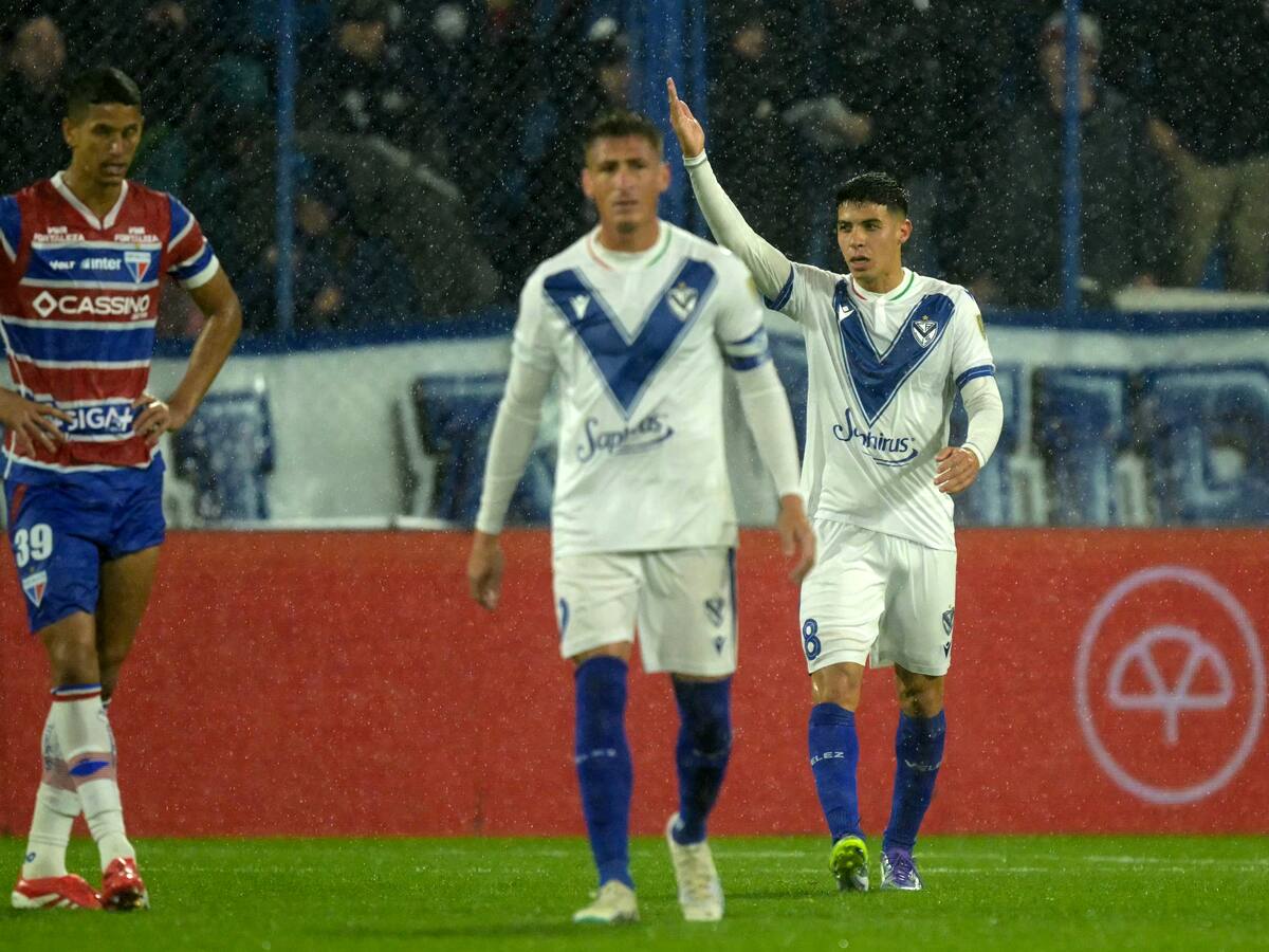 Vélez Sarsfield se hace fuerte de local y vence a Fortaleza para instalarse en los cuartos de la Copa Libertadores