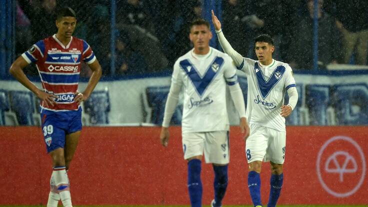 Vélez Sarsfield se hace fuerte de local y vence a Fortaleza para instalarse en los cuartos de la Copa Libertadores