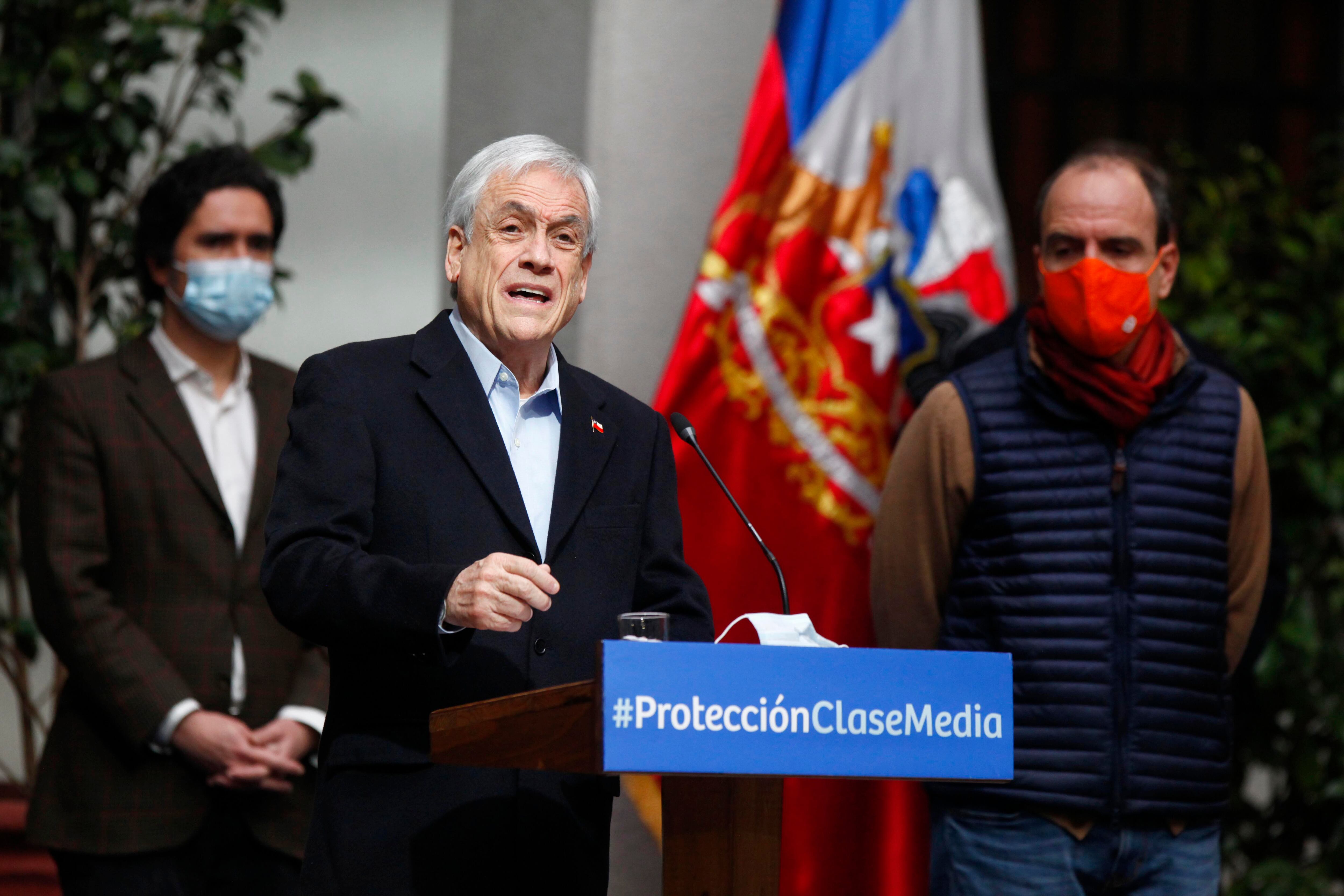 05 de Julio de 2020/SANTIAGOMinistro de Hacienda, Ignacio Briones, Ministro de Desarrollo Social y Familia, Cristián Monckeberg, durante el Anuncio donde el Presidente de la República, Sebastian Piñera, presenta plan de protección para la clase media
FOTO:MAURICIO MENDEZ/AGENCIAUNO