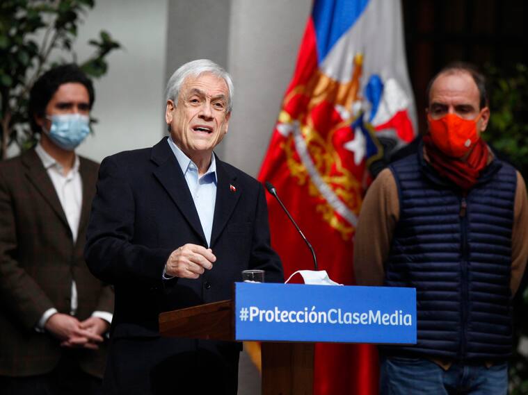 05 de Julio de 2020/SANTIAGOMinistro de Hacienda, Ignacio Briones, Ministro de Desarrollo Social y Familia, Cristián Monckeberg, durante el Anuncio donde el Presidente de la República, Sebastian Piñera, presenta plan de protección para la clase media
FOTO:MAURICIO MENDEZ/AGENCIAUNO