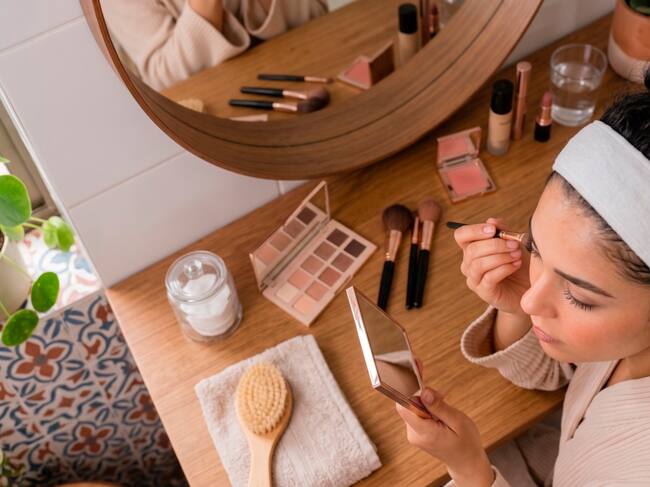 Conoce cómo aprovecha las ofertas del Cyber para actualizar tu rutina con productos de maquillaje y cuidado de la piel a precios convenientes.