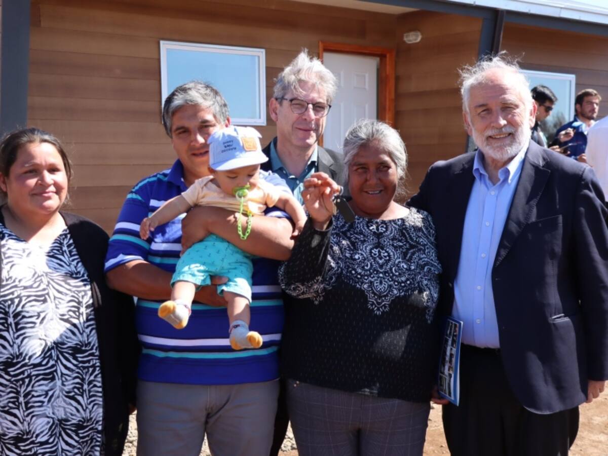 Minvu entrega la primera vivienda definitiva a familia de Galvarino afectada por los incendios forestales