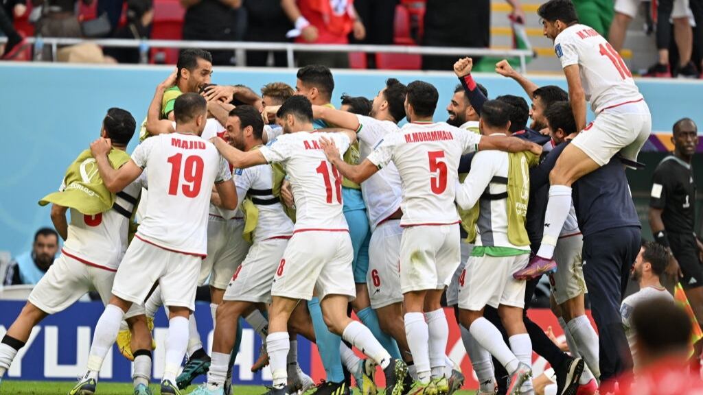 Irán logra el premio en los descuentos y se impone a Gales para lograr su primera victoria en Qatar 2022