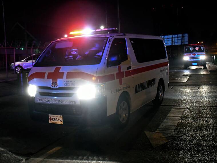 Ambulancia traslada a un paciente con Covid-19 en Ciudad de Guatemala