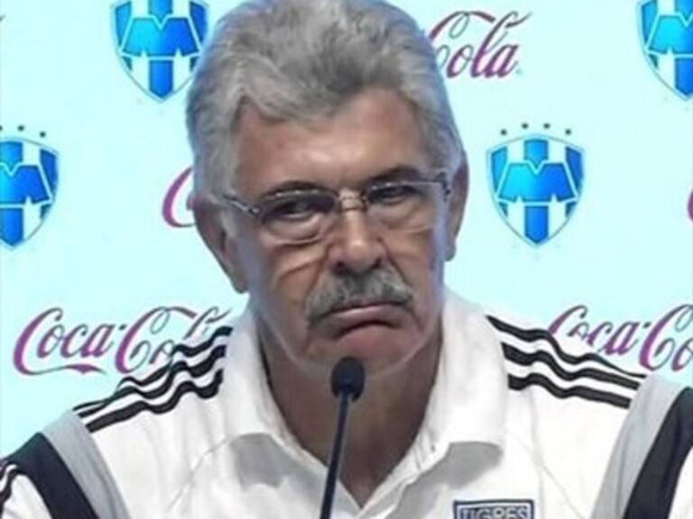 Noche de furia: Entrenador del fútbol mexicano estalló en conferencia de prensa