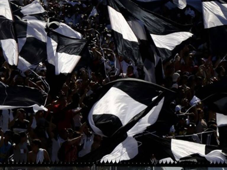 Hinchas de Colo Colo protagonizaron desórdenes en las afueras del Monumental
