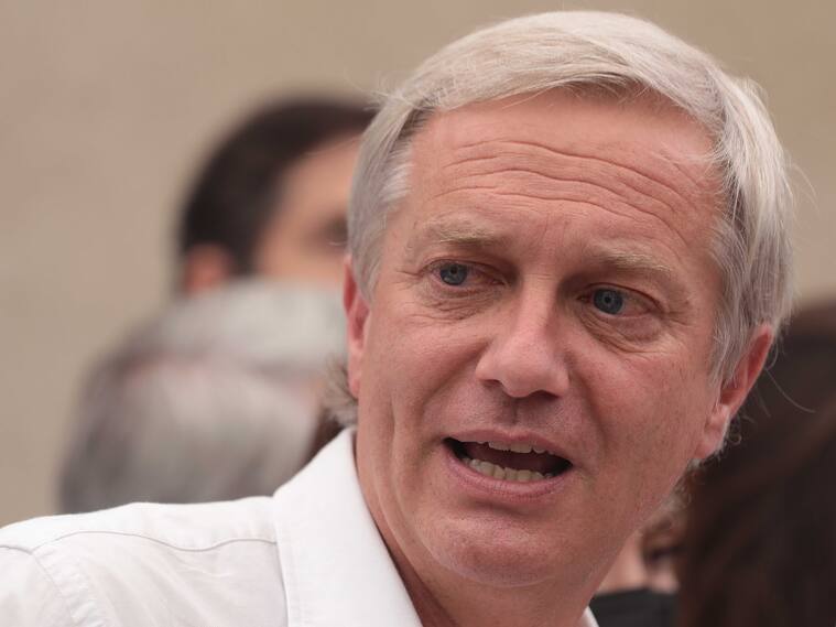 16 de diciembre del 2021/SANTIAGOJose Antonio Kast, candidato Presidencial, durante un punto de prensa al finalizar una reunión con representantes de los distintos gremios de las pequeñas y medianas empresas, Multigremial, Asech, Conapyme y emprendedores donde abordaron las demandas de los cientos de Mipymes que han sido golpeados por el estallido delictual y la pandemia a nivel nacional.
FOTO: SEBASTIAN BELTRAN GAETE/AGENCIAUNO