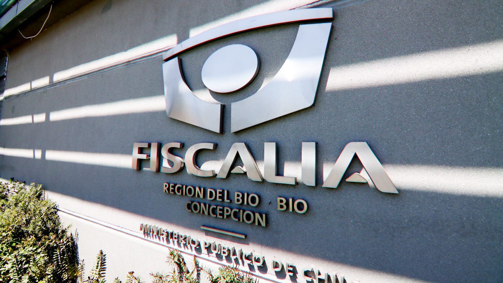 11 DE MARZO DE 2021/CONCEPCIONEl abogado Alejandro Espinoza junto a la familia materna de Tomás Bravo se reúnen en la fiscalía regional del biobío a raíz de la investigación.
FOTO: CAMILO CASTRO/AGENCIAUNO