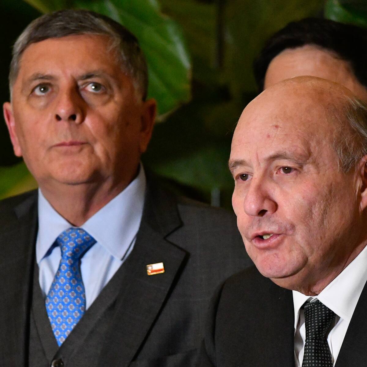 Gobierno cede y ministro Quiroz acepta participar en mesa de negociación por la megarreforma impulsada por presidenta del Senado