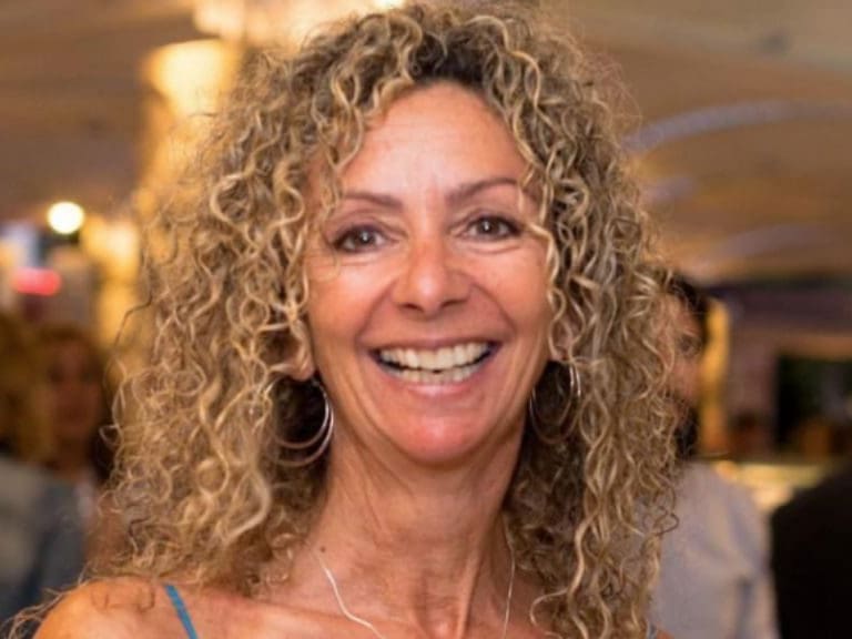 100 Años en el aire: Karin Yanine, una leona de radio