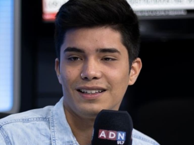 Josué Aguilera, activista medioambiental chileno de 19 años, publicó su libro «Sé parte del cambio»