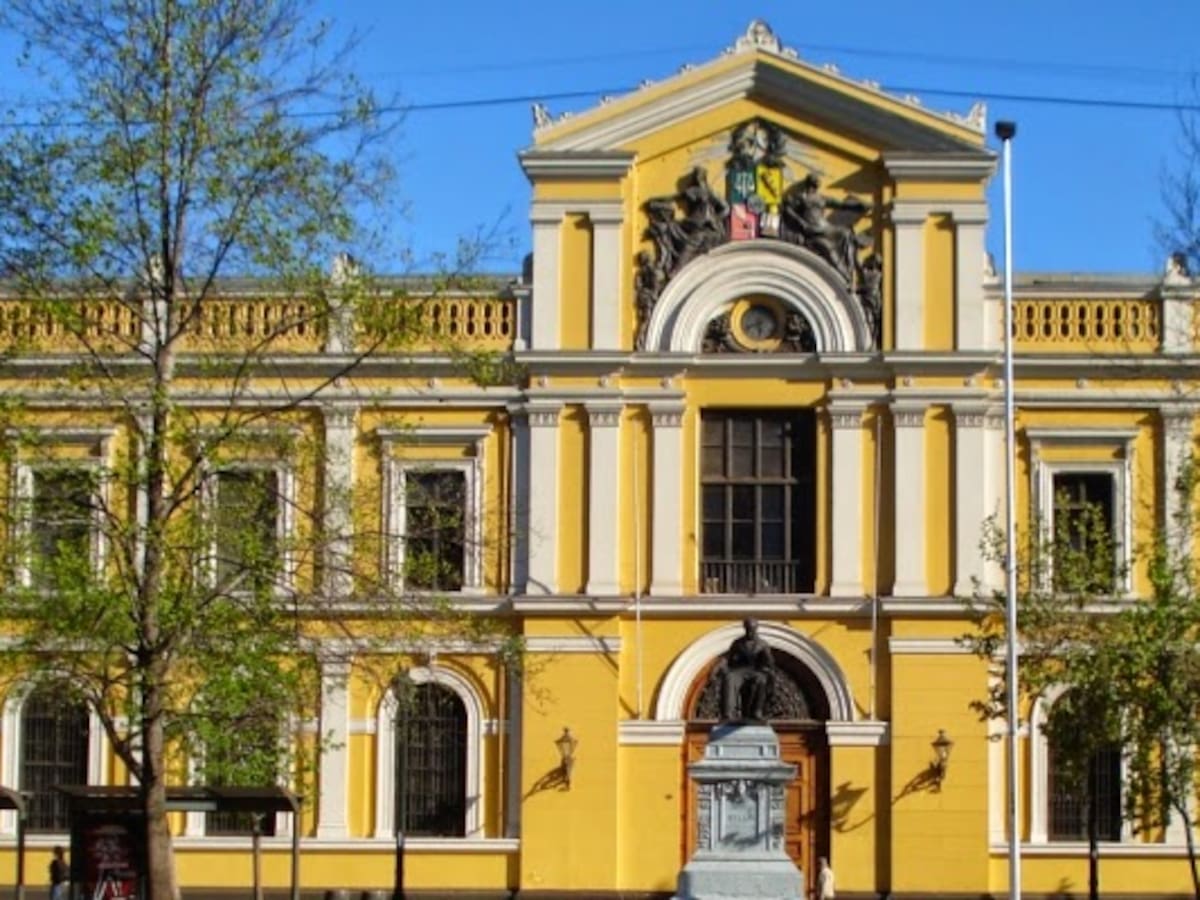 Universidad de Chile inicia sumarios contra 209 funcionarios por uso irregular de licencias médicas