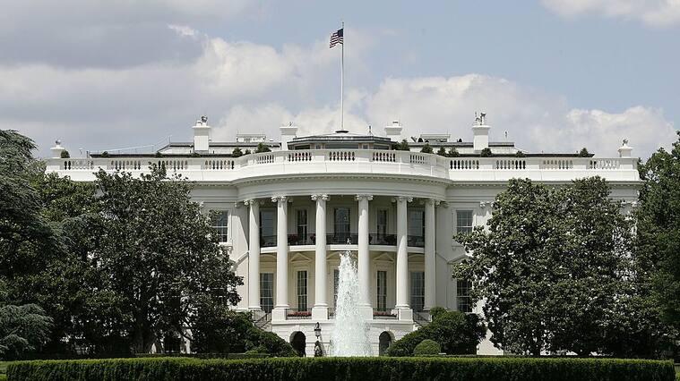 WASHINGTON - MAY 31: The exterior view of the south side of the White House is seen May 31, 2005 in Washington, DC. Vanity Fair Magazine reported that former FBI official W. Mark Felt claimed himself was ?Deep Throat,? the anonymous source who provided information to Washington Post reporter Bob Woodward?s famous Watergate investigation report that led to the former President Richard Nixon's resignation. (Photo by Alex Wong/Getty Images)