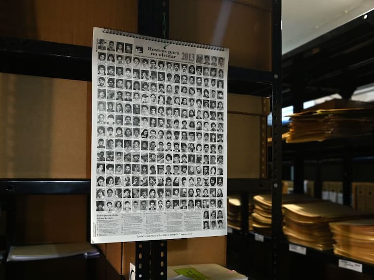Afiche de las víctimas de la masacre militar de El Mozote en El Salvador