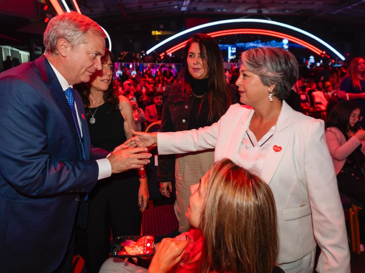 Respeto ante todo: el cordial saludo entre Jeannette Jara y José Antonio Kast en Teletón 2025