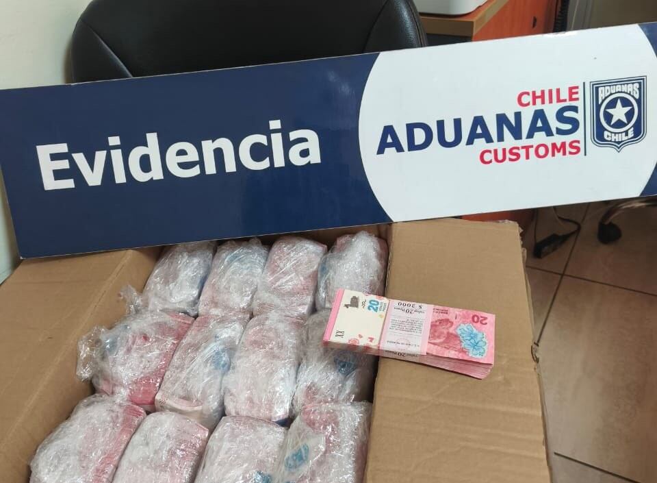 Aduana de San Antonio incauta cargamento de casi 335 mil monedas chilenas y billetes argentinos rumbo a Alemania