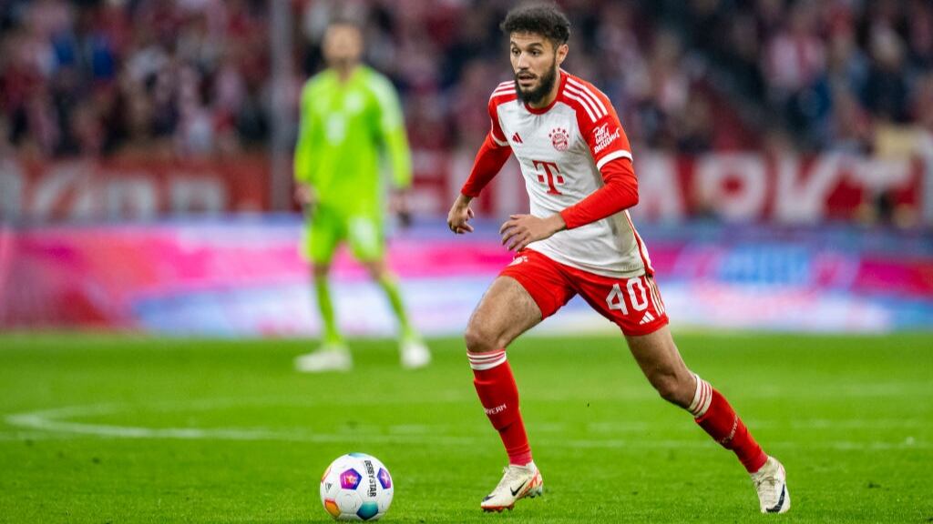 Diputado alemán pide expulsar a defensa del Bayern Munich por expresar su apoyo a Palestina