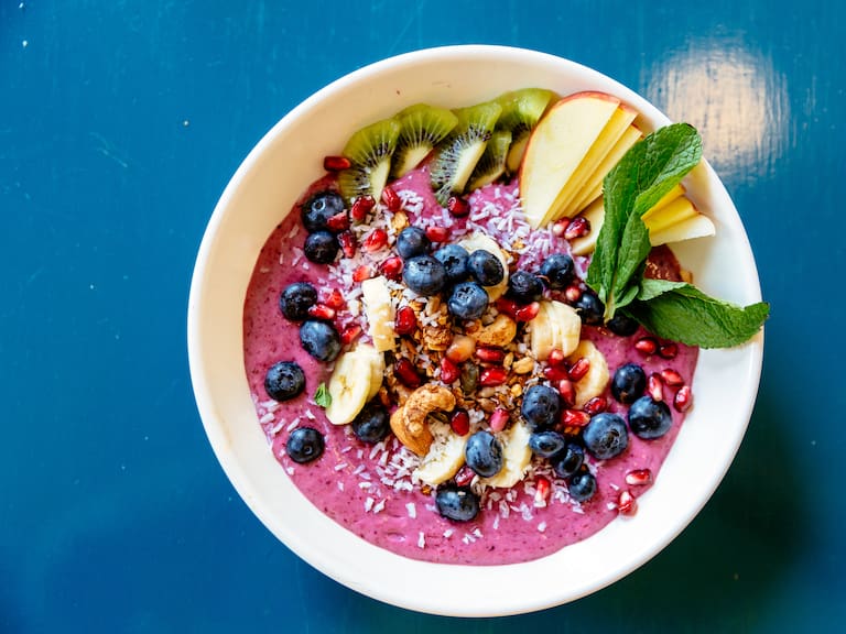 Oro morado: los beneficios del açaí, la exótica fruta que está en cada vez más lugares en Chile