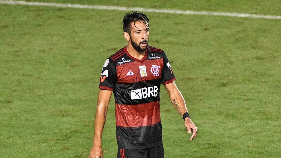 Mauricio Isla le dio el triunfo al Flamengo en el Brasileirao