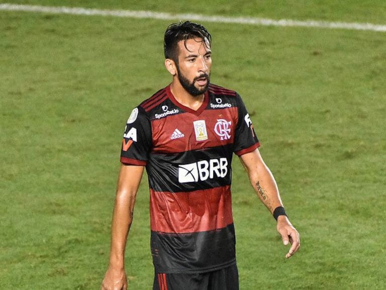 Mauricio Isla le dio el triunfo al Flamengo en el Brasileirao
