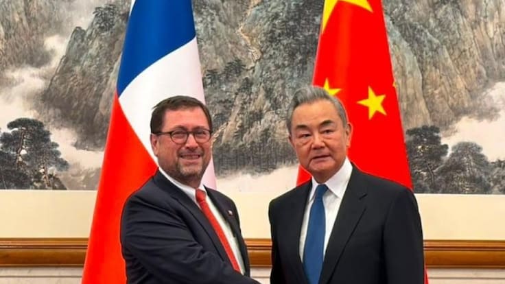 Canciller se reúne con autoridades chinas y reafirma interés de Chile por “seguir profundizando sus vínculos”