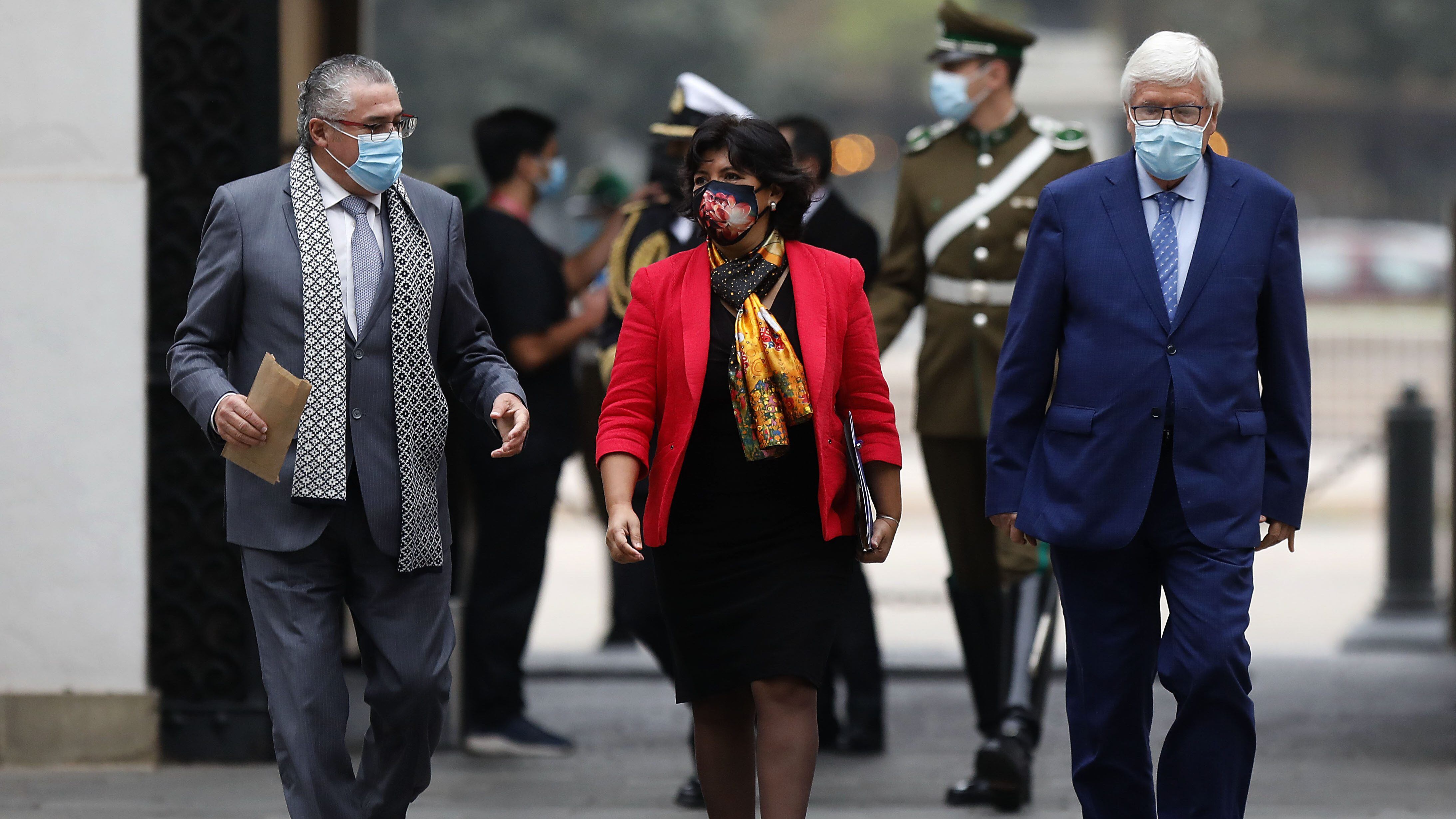 30  de Abril de 2021/SANTIAGO El Presidente de la Republica,recibe a las mesas directivas de la Cámara y el Senado, en el palacio de la Moneda. (en la imagen ,Jorge Pizarro,Yasna Provoste,Rodrigo Gonzalez)


FOTO: CRISTOBAL ESCOBAR/AGENCIAUNO