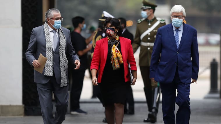 30 de Abril de 2021/SANTIAGO El Presidente de la Republica,recibe a las mesas directivas de la Cámara y el Senado, en el palacio de la Moneda. (en la imagen ,Jorge Pizarro,Yasna Provoste,Rodrigo Gonzalez)
FOTO: CRISTOBAL ESCOBAR/AGENCIAUNO