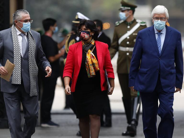 30 de Abril de 2021/SANTIAGO El Presidente de la Republica,recibe a las mesas directivas de la Cámara y el Senado, en el palacio de la Moneda. (en la imagen ,Jorge Pizarro,Yasna Provoste,Rodrigo Gonzalez)
FOTO: CRISTOBAL ESCOBAR/AGENCIAUNO