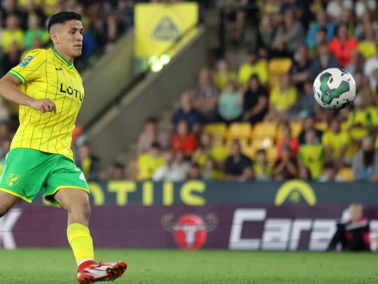 Marcelino Núñez anota un vistoso penal para la clasificación del Norwich en la Copa de la Liga Inglesa