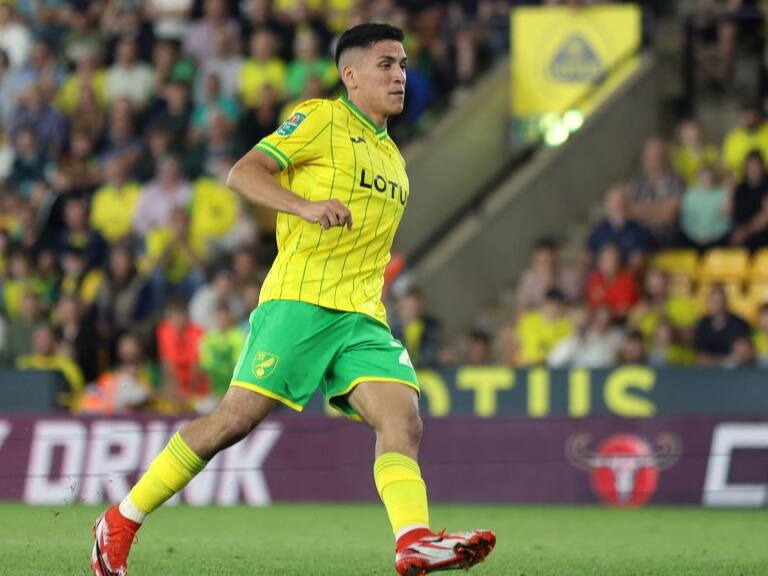 Marcelino Núñez anota un vistoso penal para la clasificación del Norwich en la Copa de la Liga Inglesa