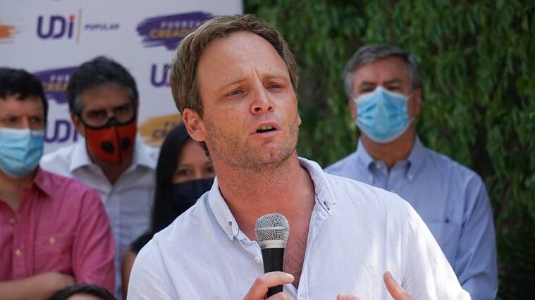10 de febrero de 2021/SANTIAGO Directiva nacional de la UDI, liderada por su presidente, diputado Javier Macaya y la secretaria general, diputada María José Hoffmann, realizan “arengazo” para dar inicio al periodo oficial de campañas. Asisten candidatos a alcalde y a constituyentes de la región metropolitana. En la imagen Arturo Zúñiga
FOTO: FRANCISCO CASTILLO /AGENCIAUNO