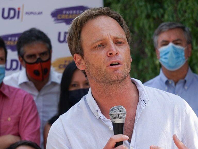 10 de febrero de 2021/SANTIAGO Directiva nacional de la UDI, liderada por su presidente, diputado Javier Macaya y la secretaria general, diputada María José Hoffmann, realizan “arengazo” para dar inicio al periodo oficial de campañas. Asisten candidatos a alcalde y a constituyentes de la región metropolitana. En la imagen Arturo Zúñiga
FOTO: FRANCISCO CASTILLO /AGENCIAUNO