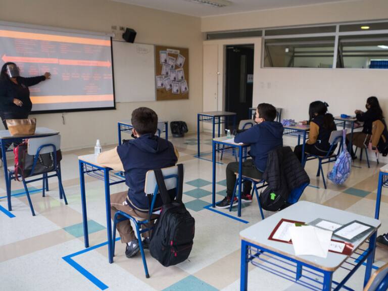 Violencia escolar - causante de los problemas entre los alumnos en un colegio - clases