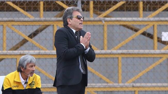 7 de Agosto de 2019/SANTIAGO Jorge Garcés, vuelve a dirigir luego de estar sin club hace mucho tiempo y lo hace a cargo de Fernandez Vial, durante el partido valido por la Tercera División del Futbol profesional, disputado entre los equipos de Lautaro vs Fernandez Vial, jugado en el estadio muní-al de la Pintana.
FOTO: RODRIGO SAENZ/ AGENCIAUNO