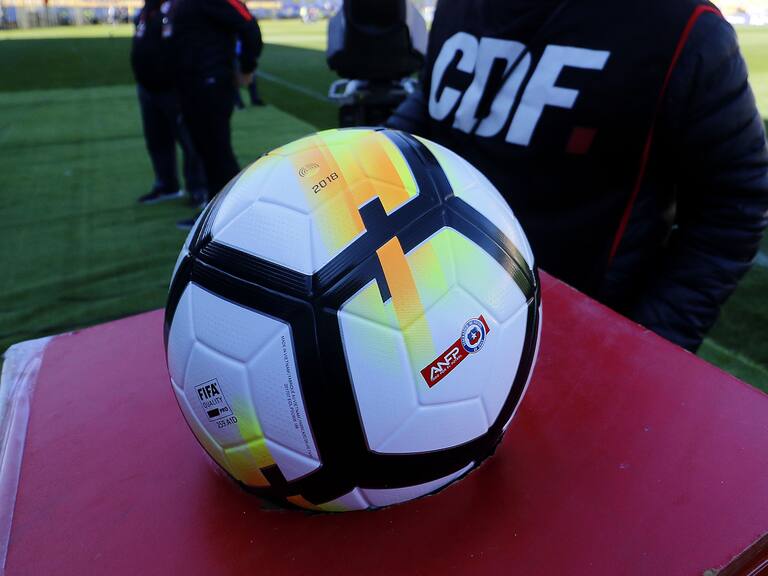 Preocupación en el fútbol chileno: Clubes aún no reciben pago desde el CDF