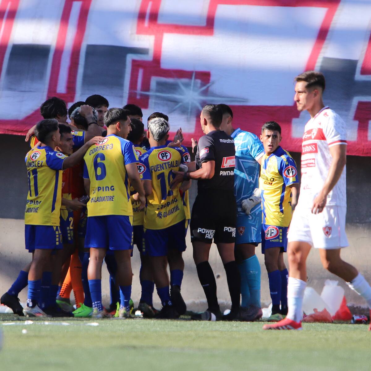 U. de Concepción presenta a su nuevo DT y aclara polémica salida de jugador: “Se nos ha atacado con cuentas falsas y llamadas”