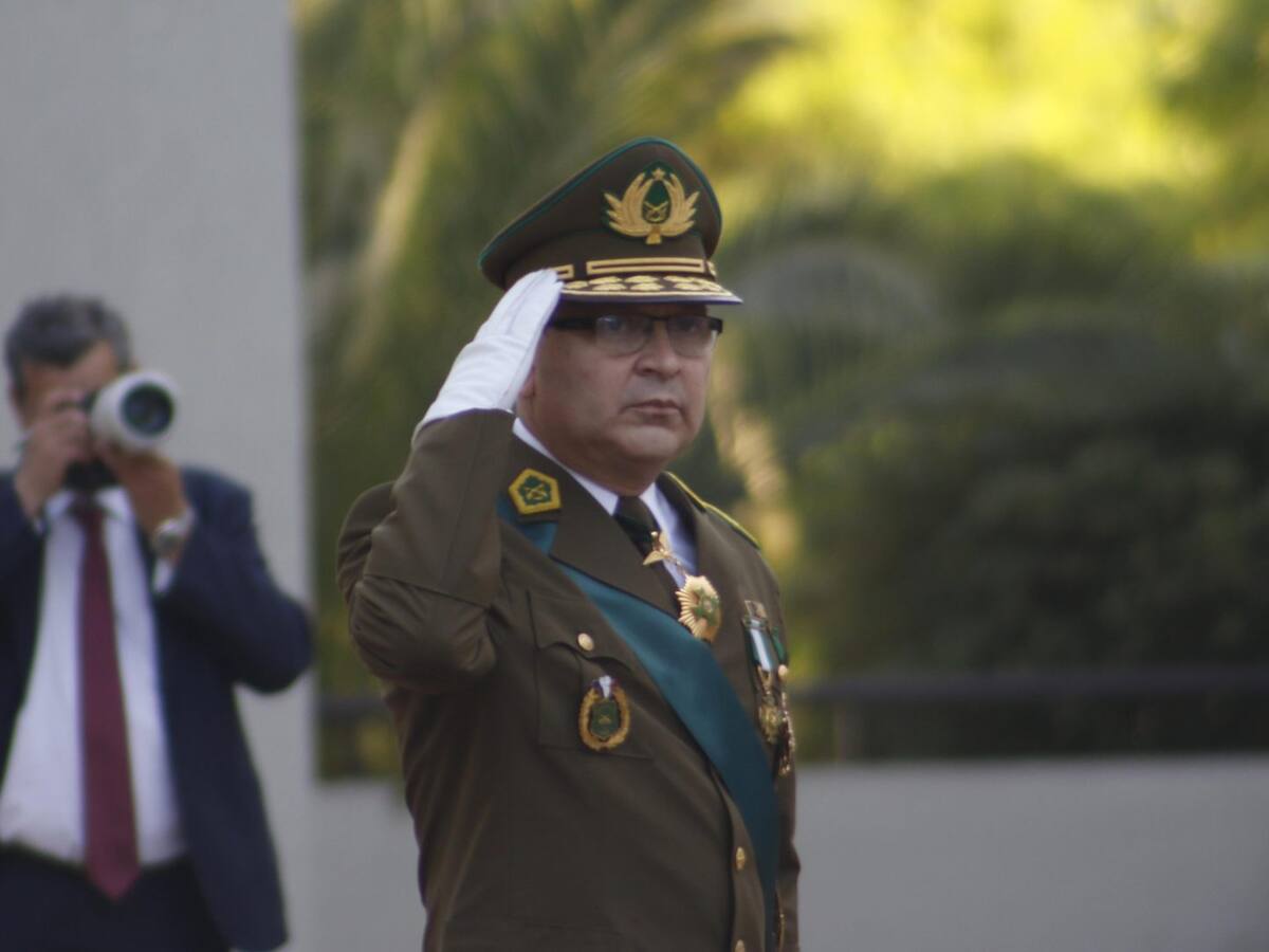 “Se están aprovechando”: diputados de oposición apuntan al PC tras presiones para que renuncie el general director de Carabineros