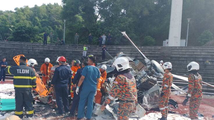 Video capta fatal accidente aéreo en Malasia: helicópteros de la marina chocan en pleno vuelo y se estrellan