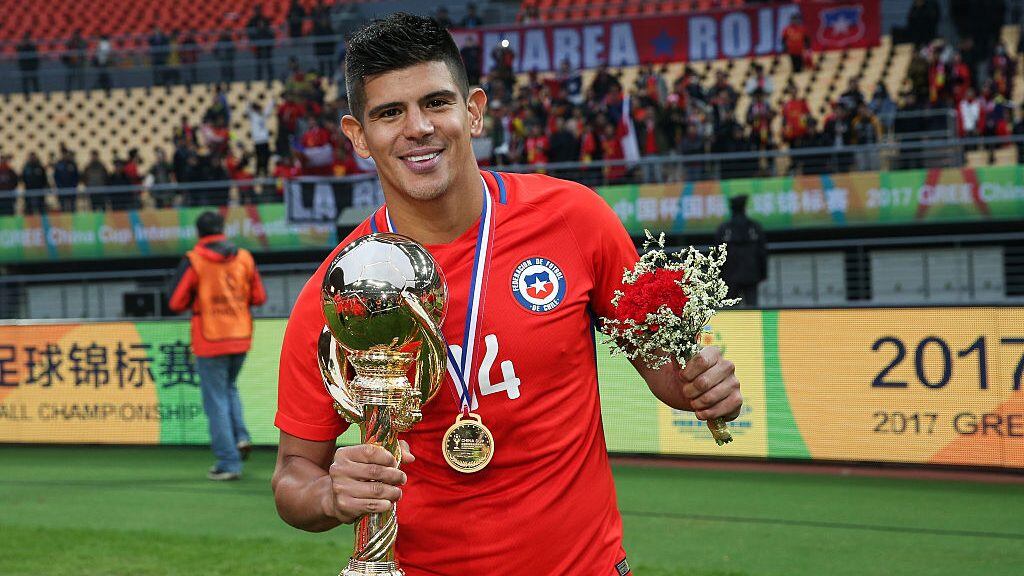 Esteban Pavez es citado a la Roja ante un caso positivo de covid-19 en el plantel