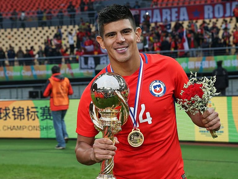 Esteban Pavez es citado a la Roja ante un caso positivo de covid-19 en el plantel
