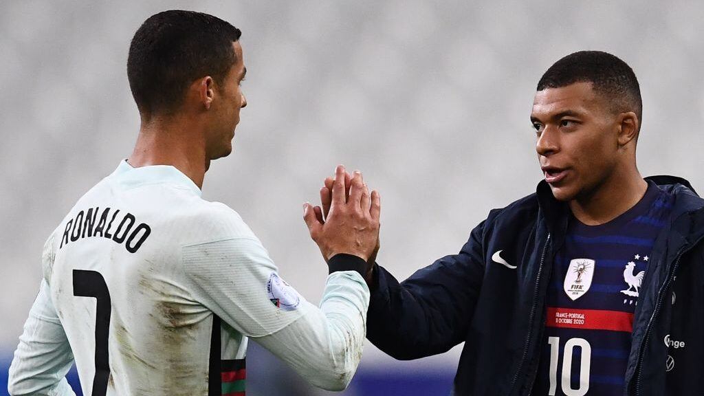 TOPSHOT - Portugal's forward Cristiano Ronaldo (L) greets France's forward Kylian Mbappe at the end of the Nations League football match between France and Portugal, on October 11, 2020 at the Stade de France in Saint-Denis, outside Paris. (Photo by FRANCK FIFE / AFP) (Photo by FRANCK FIFE/AFP via Getty Images)