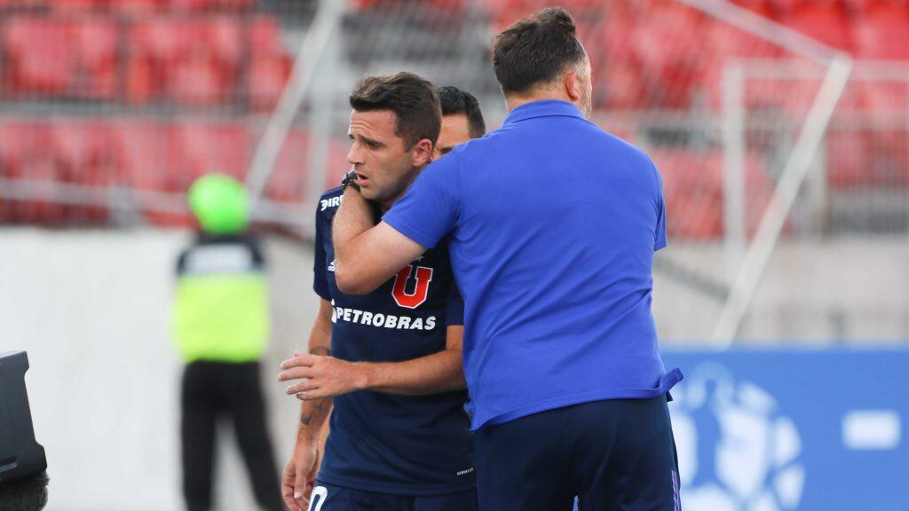 04 de Febrero del 2020/SANTIAGOWalter Montillo recibe la tarjeta roja y Hernan Caputto (D) ,durante el partido valido por la Fase 2 Ida de la Conmebol Libertadores 2020, entre Universidad de Chile vs Internacional, disputado en el Estadio Nacional.
FOTO:SEBASTIAN ORIA/AGENCIAUNO