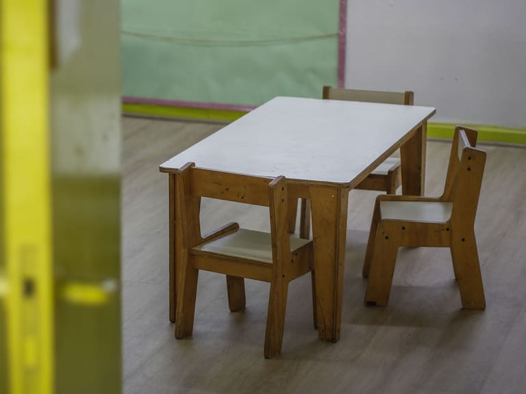 3 de marzo del 2021/SANTIAGOUna mesa vacia dentro de una sala de un jardin Infantil, en el marco de la inauguración del año de Educación Parvularia 2021.
FOTO: SEBASTIAN BELTRAN GAETE/AGENCIAUNO